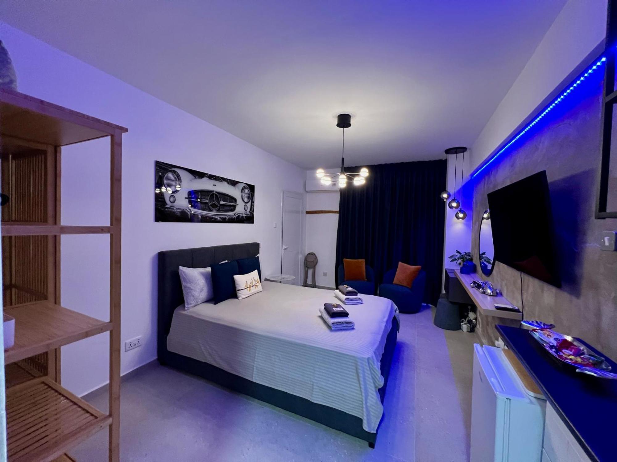 Fat Cow Apartments Larnaca Exterior photo